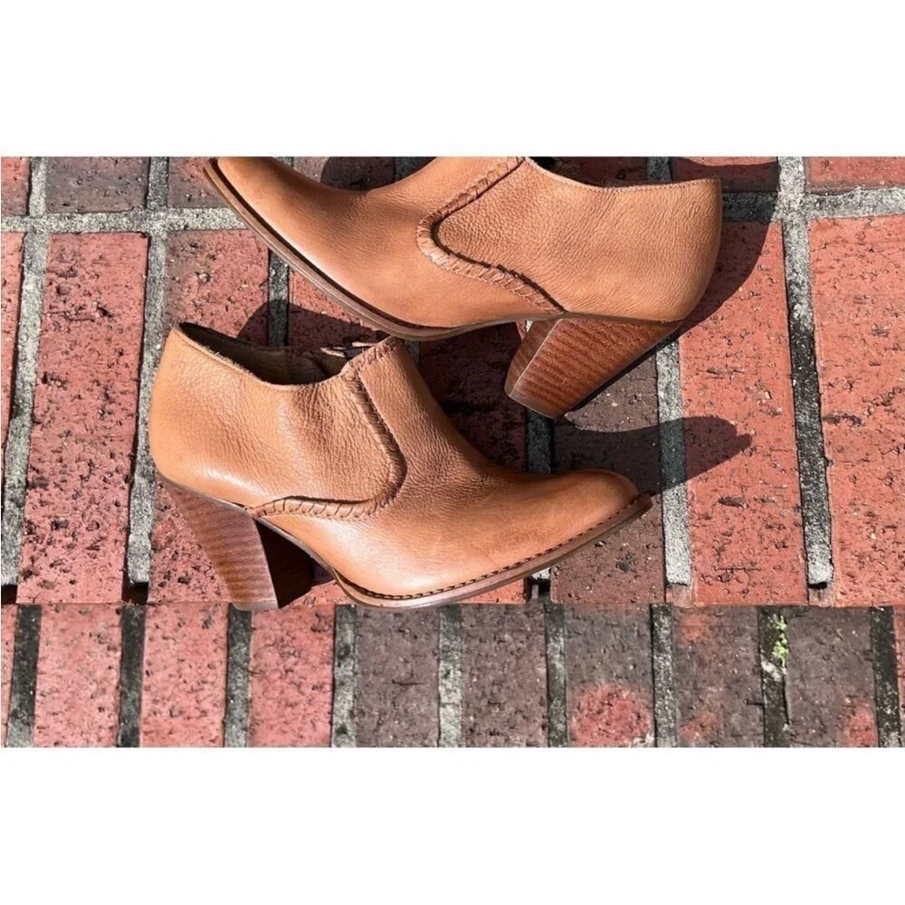 JACK ROGERS leather Kyle pull on boots/booties size 6 1/2
